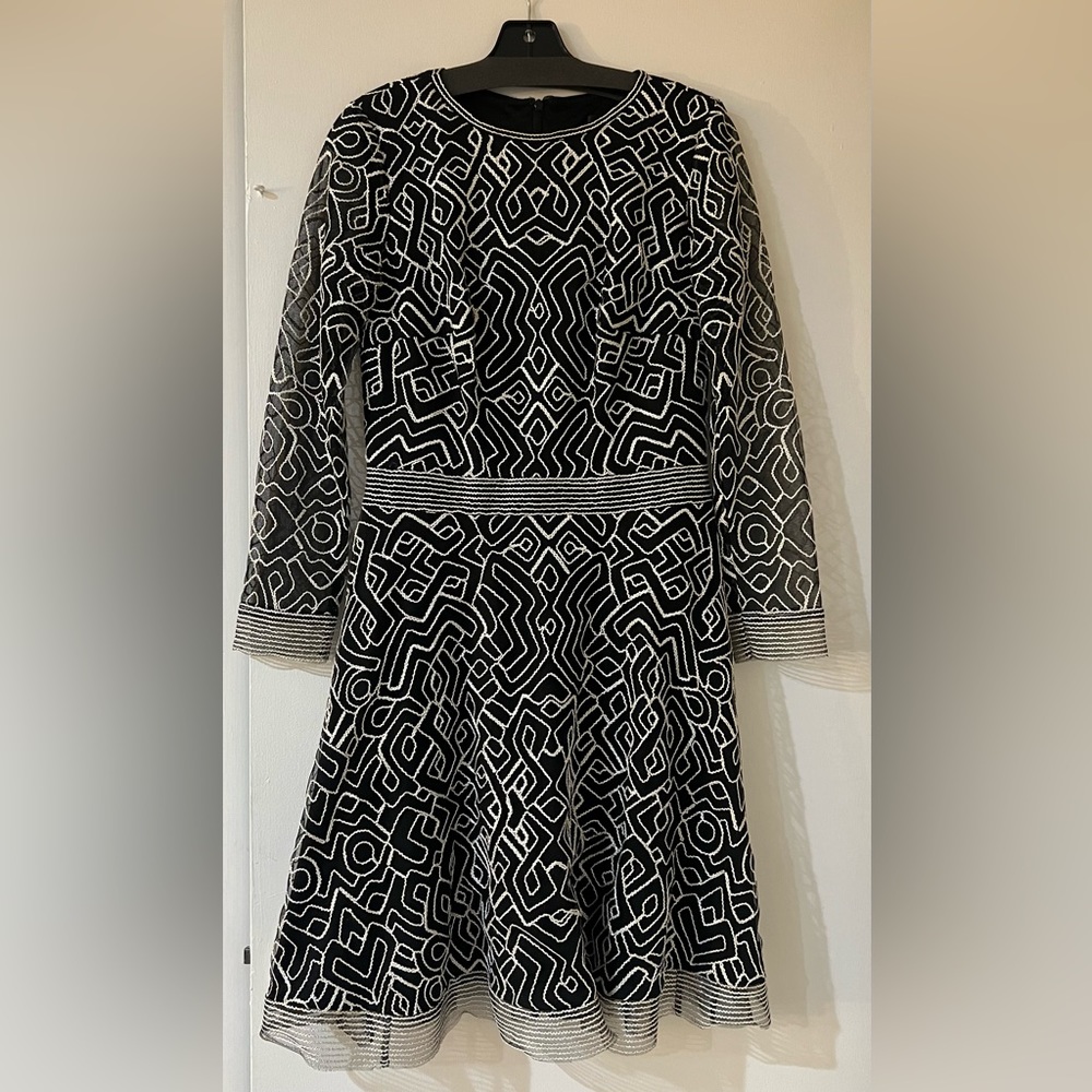 Tadashi Shoji Dress, size 8. Zipper back